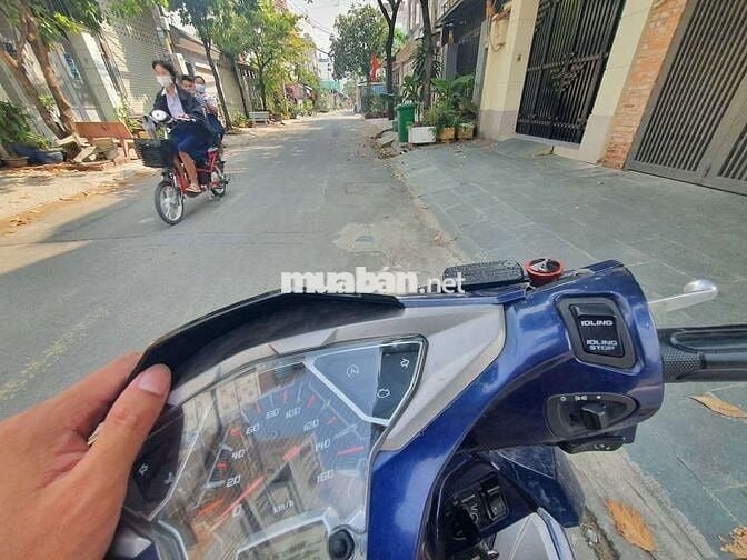 Nhà phố 3 tầng 4,5m x 18m. Mặt tiền Đường Hiệp Thành 31 sát Công Viên