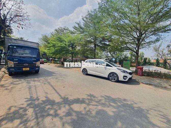 Nhà phố 3 tầng 4,5m x 18m. Mặt tiền Đường Hiệp Thành 31 sát Công Viên