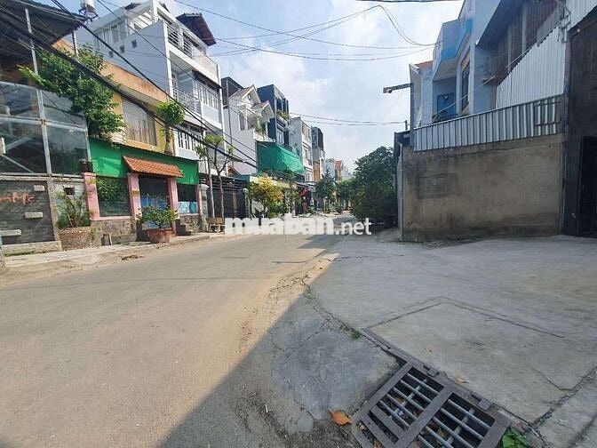 Nhà phố 3 tầng 4,5m x 18m. Mặt tiền Đường Hiệp Thành 31 sát Công Viên