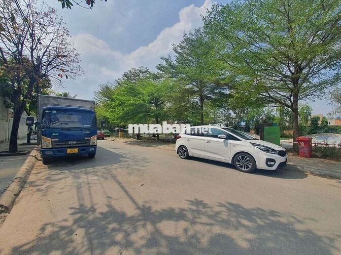 Nhà phố 3 tầng 4,5m x 18m. Mặt tiền Đường Hiệp Thành 31 sát Công Viên