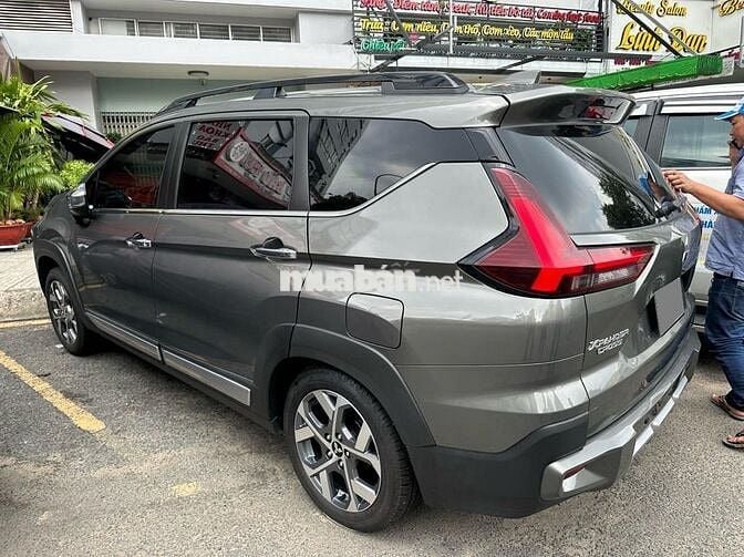 Xpander Cross 2024 màu xám lướt 9.000 km