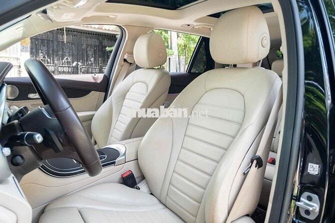 Mercedes GLC300 4MATIC - Model 2022 - Đen Kem