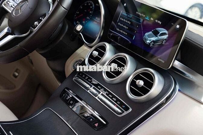 Mercedes GLC300 4MATIC - Model 2022 - Đen Kem
