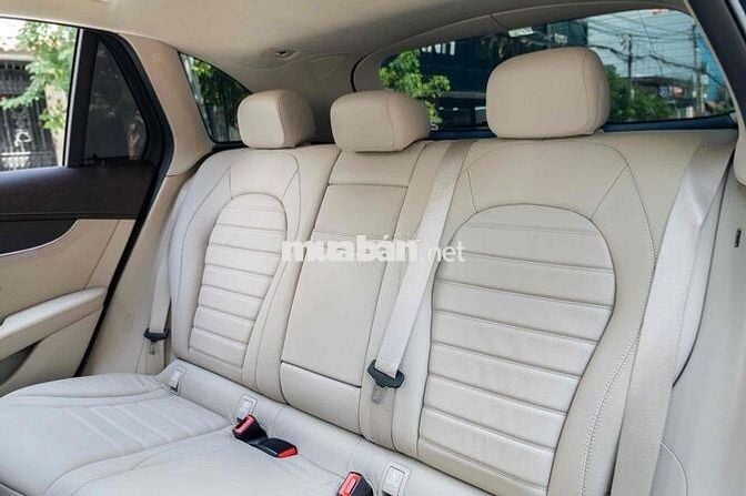 Mercedes GLC300 4MATIC - Model 2022 - Đen Kem