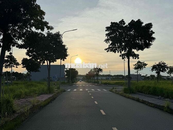 Bán lô A34-N17 Mega city chỉ 1 tỷ 050 bao phí, sạch đẹp đường thông