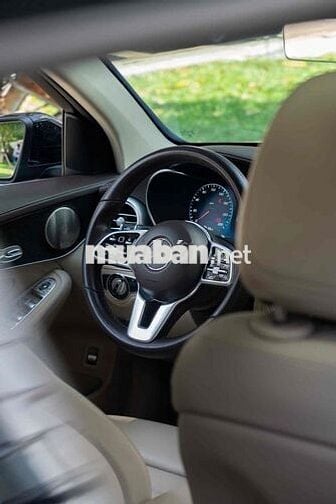 Mercedes GLC300 4MATIC - Model 2022 - Đen Kem