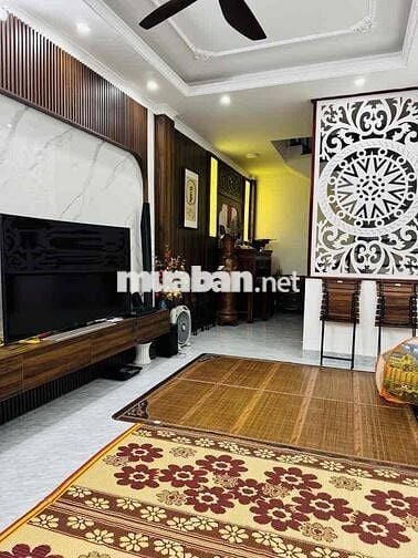 NHÀ ĐẸP LONG LANH-Ở NGAY-THẠCH BÀN-2 Ô TÔ ĐỖ CỬA-2 MẶT THOÁNG-GẦN CHỢ