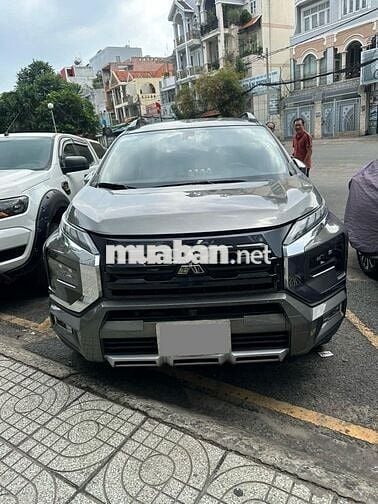 Xpander Cross 2024 màu xám lướt 9.000 km