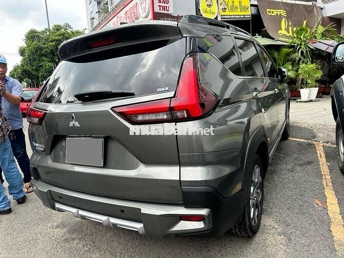 Xpander Cross 2024 màu xám lướt 9.000 km