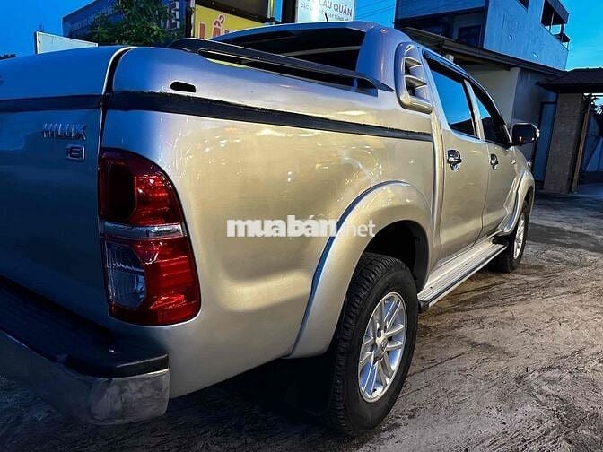 Toyota Hilux 2013 2.5E 4x2 MT - 80000 km