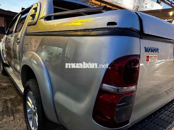 Toyota Hilux 2013 2.5E 4x2 MT - 80000 km