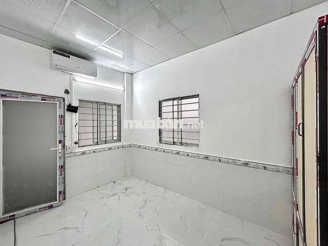 Sát Q5 Nhà thang máy Cửa sổ trời Full nội thất cơ bản Giờ giất tự do