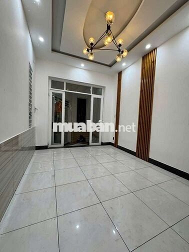 Tôi chính chủ cần bán gấp căn nhà ngay chợ bình chánh,75mv,hẻm oto 6m,