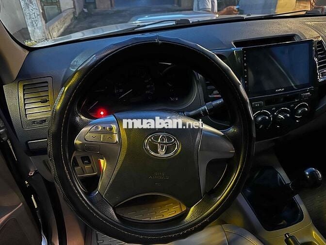 Toyota Hilux 2013 2.5E 4x2 MT - 80000 km