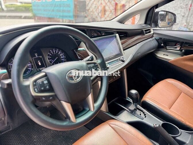 Toyota Innova 2.0G đời xe: 2019 Số tự động 8 chỗ