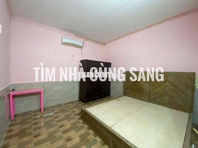 SIÊU NHÀ CẤP 4 SÂN ĐẬU 2 Ô TÔ FULL NỘI THẤT ĐỐI DIỆN VẠN PHÚC P. HBP