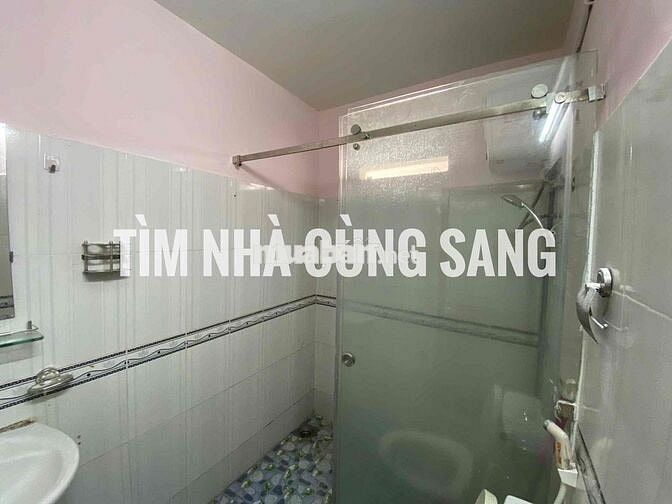 SIÊU NHÀ CẤP 4 SÂN ĐẬU 2 Ô TÔ FULL NỘI THẤT ĐỐI DIỆN VẠN PHÚC P. HBP
