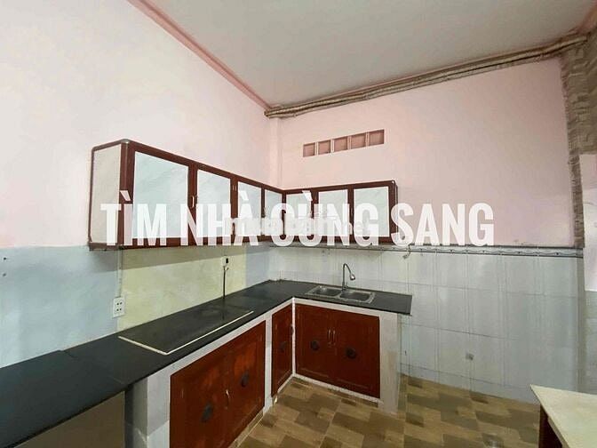 SIÊU NHÀ CẤP 4 SÂN ĐẬU 2 Ô TÔ FULL NỘI THẤT ĐỐI DIỆN VẠN PHÚC P. HBP