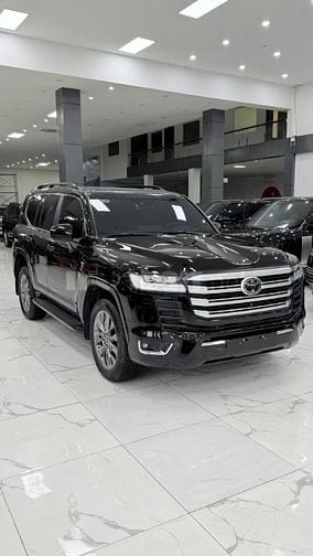 Land Cruiser LC300 sản xuất 2024, lăn bánh hơn 1 vạn Km, mới 99%.