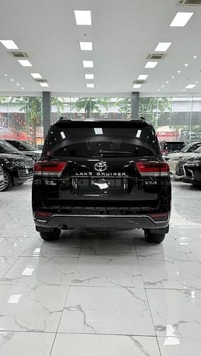 Land Cruiser LC300 sản xuất 2024, lăn bánh hơn 1 vạn Km, mới 99%.