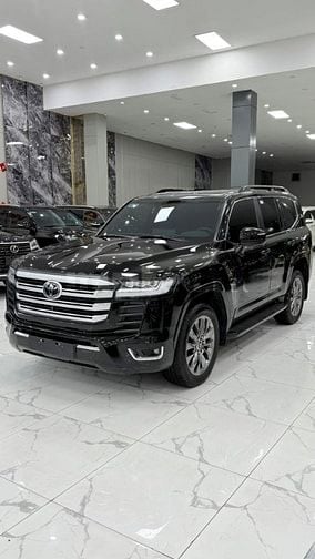 Land Cruiser LC300 sản xuất 2024, lăn bánh hơn 1 vạn Km, mới 99%.