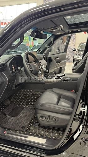 Land Cruiser LC300 sản xuất 2024, lăn bánh hơn 1 vạn Km, mới 99%.