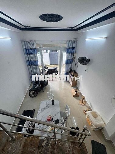 Bán Nhà 42m2. trệt lầu. hxh. đường số 4 p16. 3 phòng. 1 phòg tầng trệt