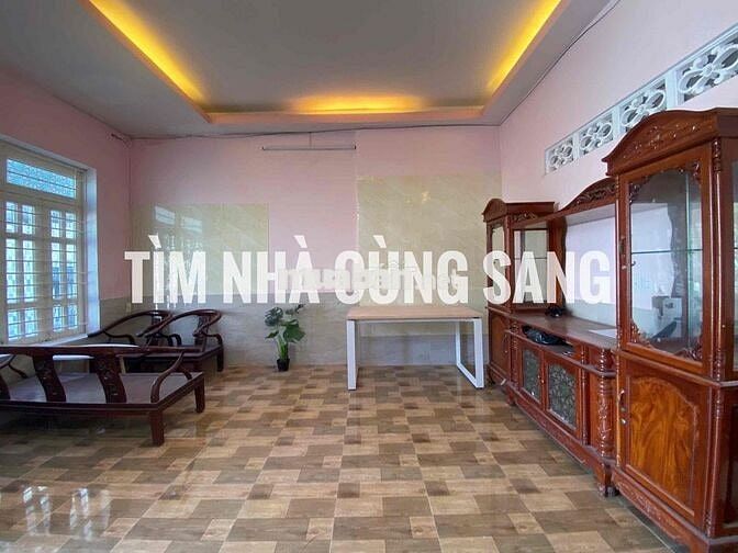 SIÊU NHÀ CẤP 4 SÂN ĐẬU 2 Ô TÔ FULL NỘI THẤT ĐỐI DIỆN VẠN PHÚC P. HBP
