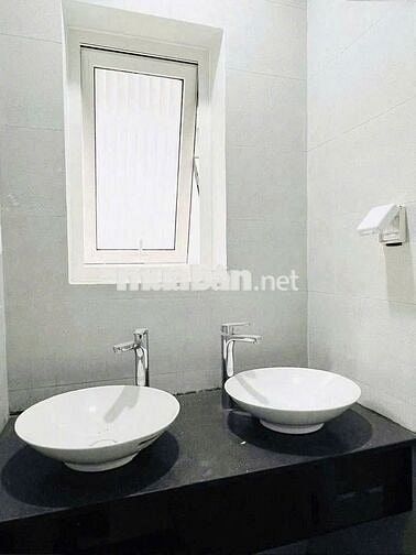 Tuyệt phẩm nhà thuê MT Cao Thắng Ngang 5m,có thang máy