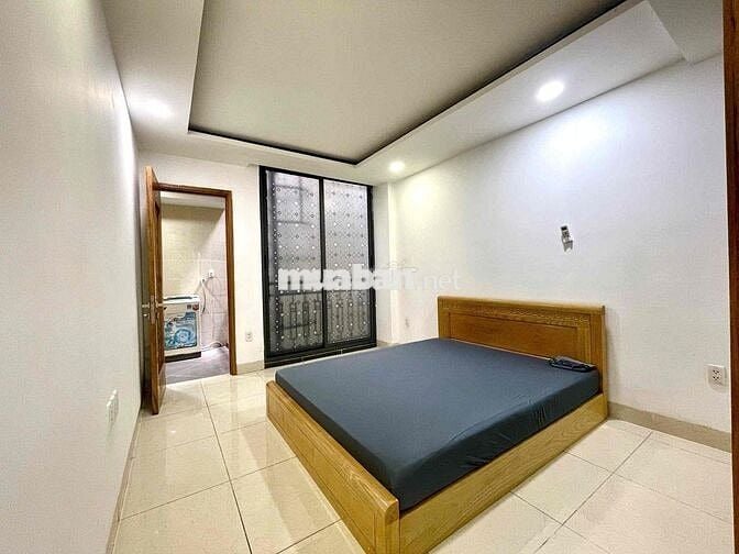 2 Phòng Ngủ - 80m2 - Ban Công - Hầm Xe- Thang Máy- Full Nội Thất