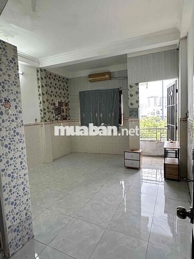 Phòng trọ 28m2 Q5, có ban công, máy lạnh