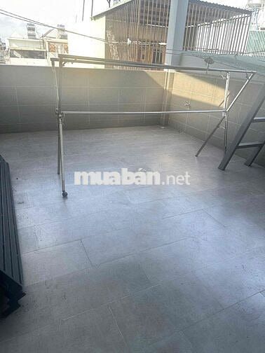 Nhà 3 lầu ngang 4 dai 20, 4 PN, 4WC giá 13tr,đối diện công viên, BT