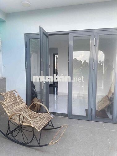 Nhà 3 lầu ngang 4 dai 20, 4 PN, 4WC giá 13tr,đối diện công viên, BT