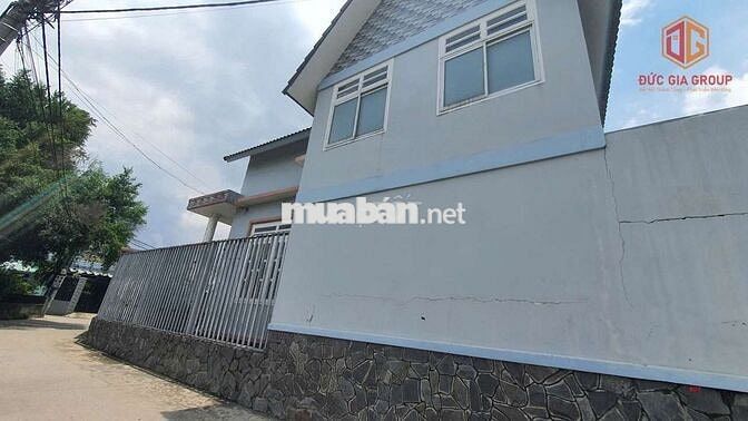 Bán căn góc 2 mặt tiền 192m2 gần trường học Tân Phong