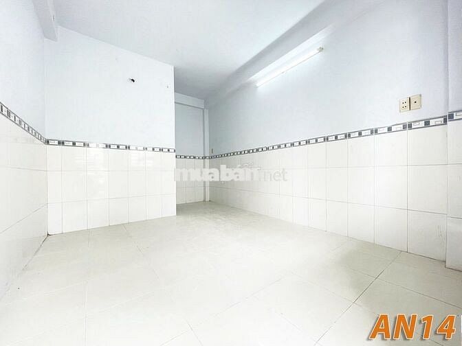 Phòng Máy Lạnh - Ban Công Giá Rẻ Ngay Vincom Quang Trung