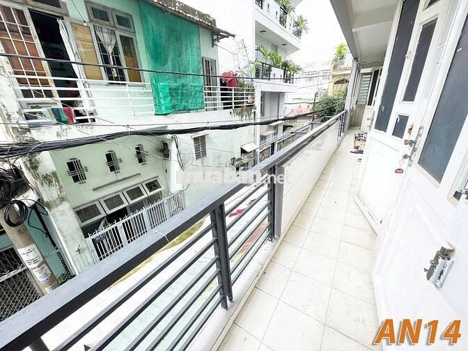 Phòng Máy Lạnh - Ban Công Giá Rẻ Ngay Vincom Quang Trung