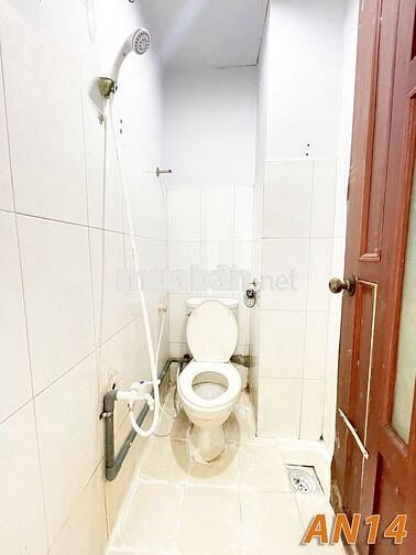 Phòng Máy Lạnh - Ban Công Giá Rẻ Ngay Vincom Quang Trung