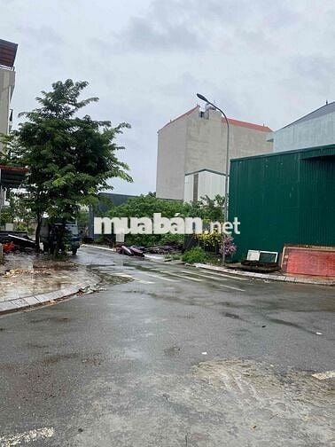 cần bán lô đất 60 m trong khu đấu giá đường 12 m vỉa hè 3 m, ô tô đỗ c