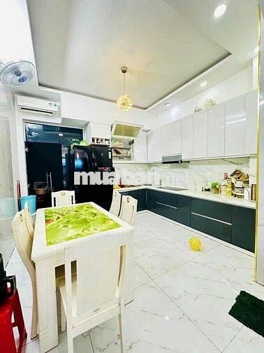 NHÀ 3 TẦNG, 60m2, NHÀ BÈ, MẶT TIỀN HẺM 6M, NỘI THẤT CƠ BẢN.