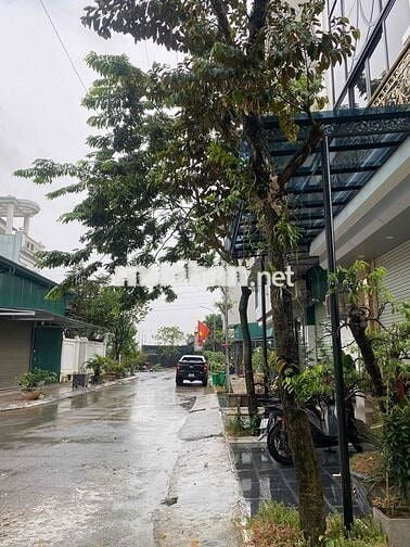 cần bán lô đất 60 m trong khu đấu giá đường 12 m vỉa hè 3 m, ô tô đỗ c