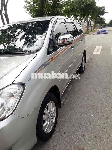 gia đình cần bán một xe toyota innova V đời 2009