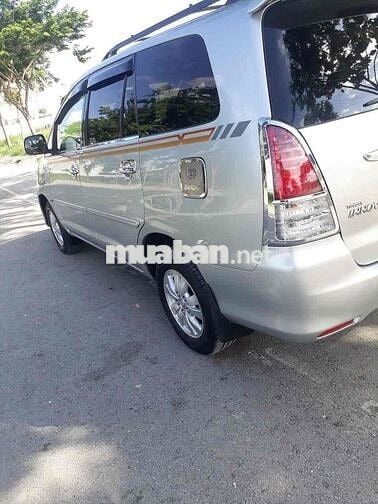 gia đình cần bán một xe toyota innova V đời 2009