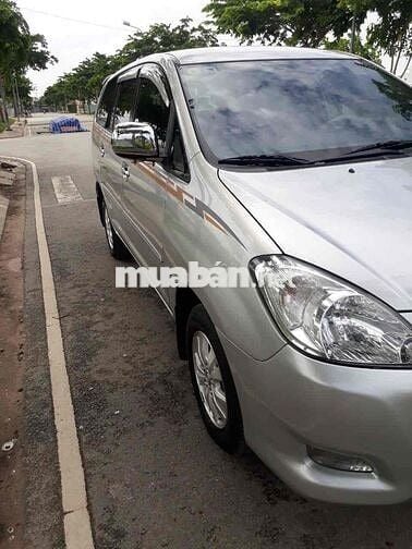 gia đình cần bán một xe toyota innova V đời 2009