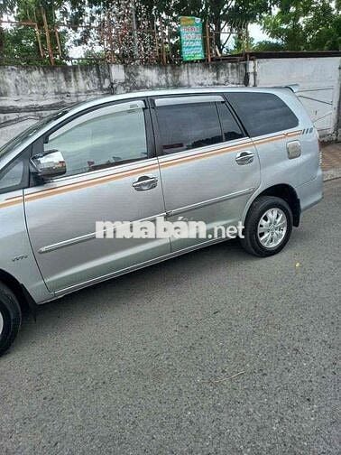 gia đình cần bán một xe toyota innova V đời 2009