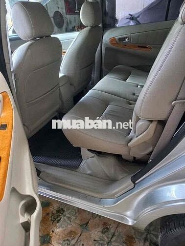 gia đình cần bán một xe toyota innova V đời 2009
