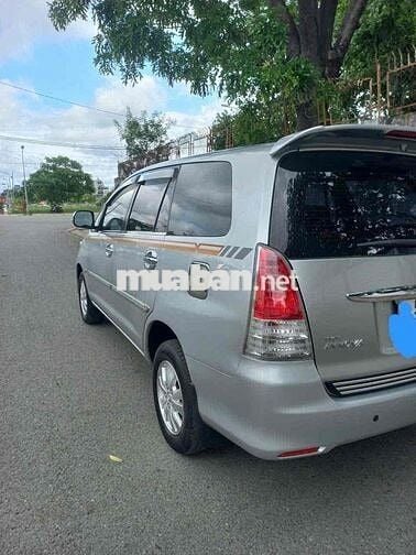 gia đình cần bán một xe toyota innova V đời 2009