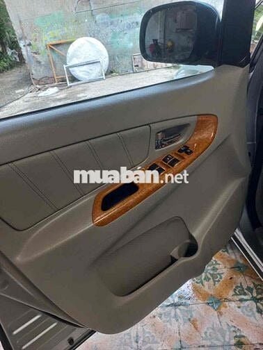 gia đình cần bán một xe toyota innova V đời 2009