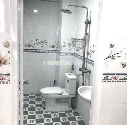 NHÀ THUÊ 3 LẦU 3PN NGAN 4,5M LÊ VĂN SỸ Q.3