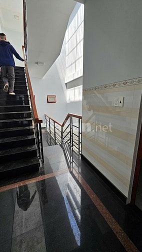 Cho thuê nhà mặt tiền Phan Huy Ích Tân Bình 4x35 4 tầng có sân để xe