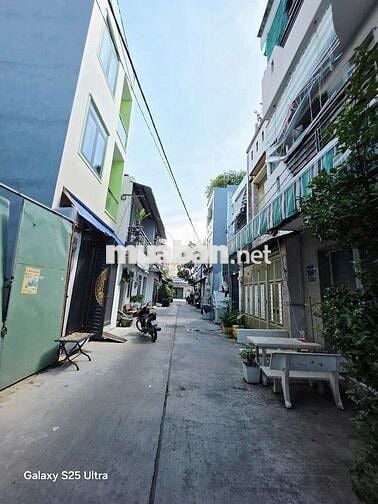 Nhà nguyên căn dt 4❌9 trệt 1 lầu đúc 1pn2wc hẻm tải thông đường số 8